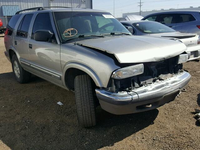 1GNDT13W8Y2294348 - 2000 CHEVROLET BLAZER GRAY photo 1