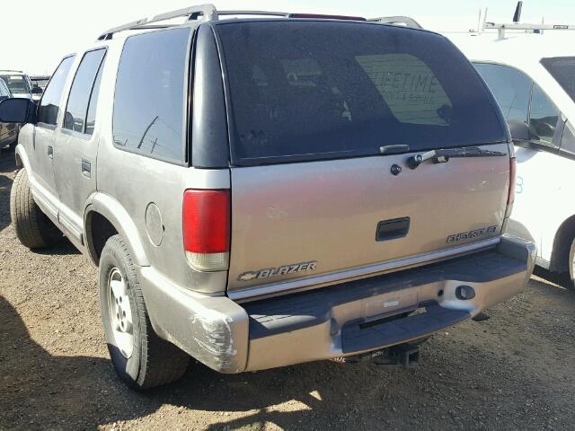 1GNDT13W8Y2294348 - 2000 CHEVROLET BLAZER GRAY photo 3