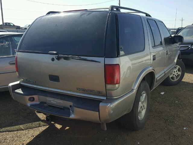 1GNDT13W8Y2294348 - 2000 CHEVROLET BLAZER GRAY photo 4