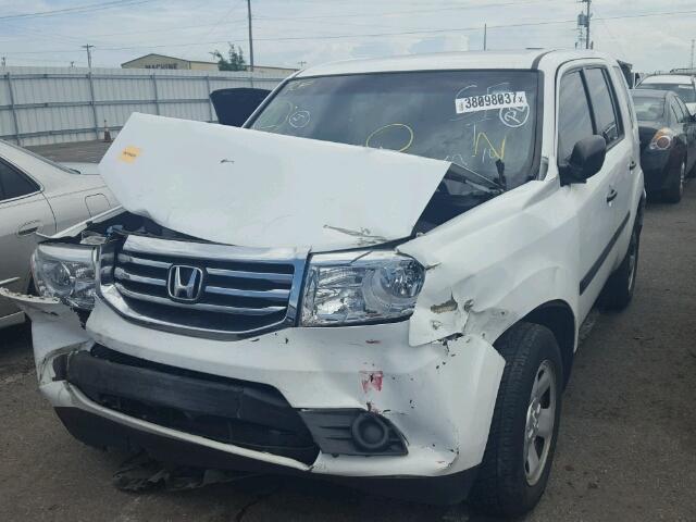 5FNYF4H23CB022563 - 2012 HONDA PILOT LX WHITE photo 2