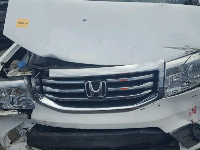 5FNYF4H23CB022563 - 2012 HONDA PILOT LX WHITE photo 7