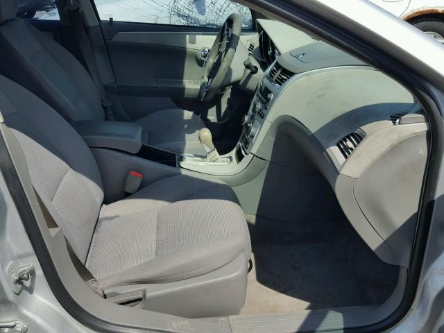 1G1ZG57B49F258497 - 2009 CHEVROLET MALIBU LS ვერცხლისფერი ფოტო 5