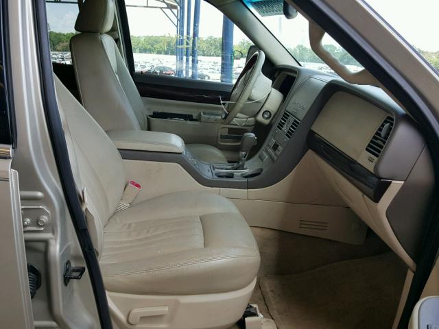 5LMEU68H14ZJ24103 - 2004 LINCOLN AVIATOR 金色 照片 5