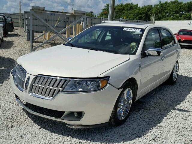 3LNHL2GC8CR800535 - 2012 LINCOLN MKZ WHITE photo 2