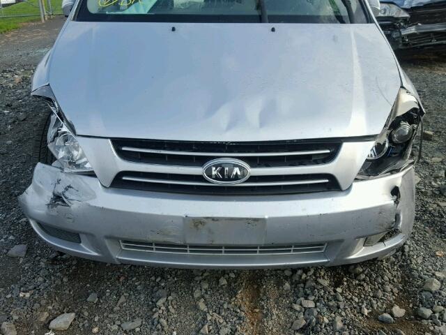 KNDMB233166047976 - 2006 KIA SEDONA EX SILVER photo 9