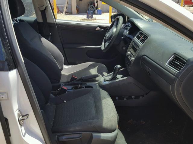 3VW2K7AJXCM354044 - 2012 VOLKSWAGEN JETTA BASE 白色 照片 5