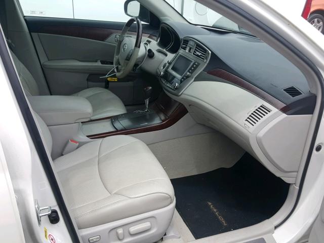 4T1BK3DB3BU439880 - 2011 TOYOTA AVALON BAS WHITE photo 5