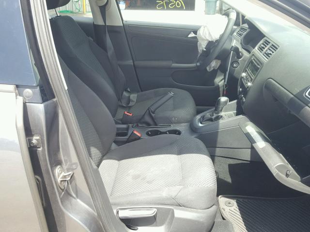 3VW2K7AJ6CM351724 - 2012 VOLKSWAGEN JETTA BASE Մոխրագույն լուսանկար 5