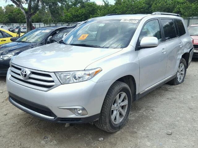 5TDZA3EH3DS035087 - 2013 TOYOTA HIGHLANDER SILVER photo 2