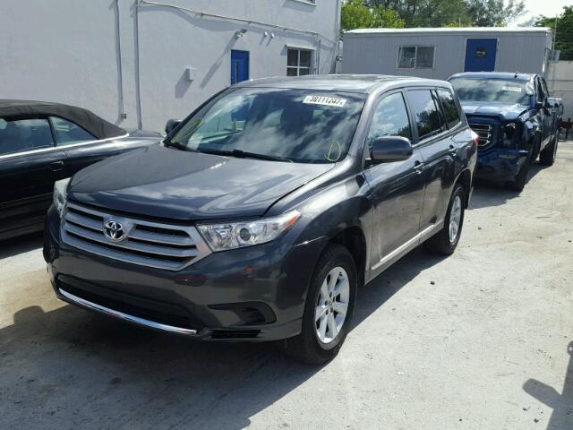 5TDZK3EH1DS105893 - 2013 TOYOTA HIGHLANDER GRAY photo 2