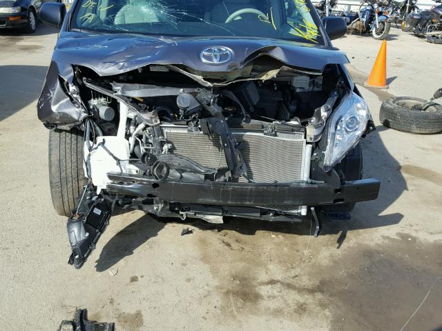 5TDZK3DC7DS390802 - 2013 TOYOTA SIENNA BAS BROWN photo 9