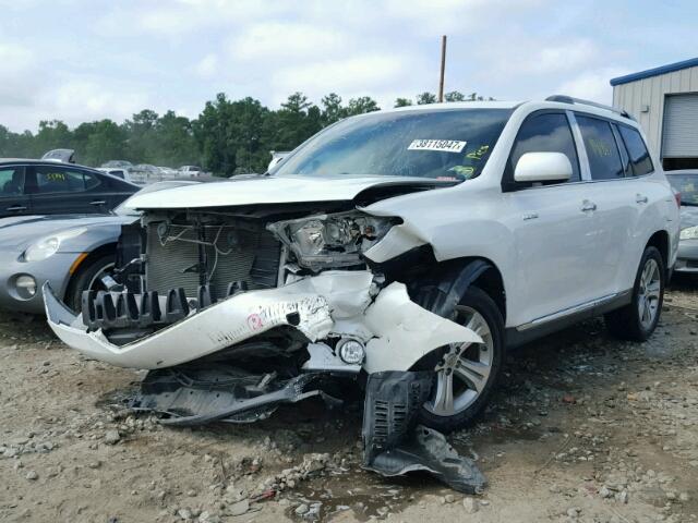 5TDYK3EH7BS039665 - 2011 TOYOTA HIGHLANDER WHITE photo 2