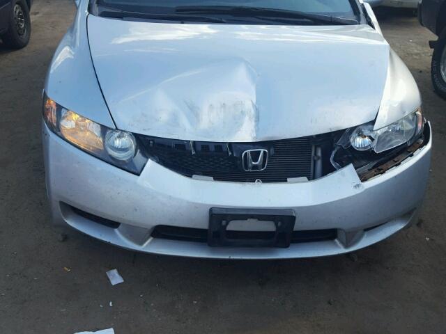 19XFA16559E044886 - 2009 HONDA CIVIC LX SILVER photo 9