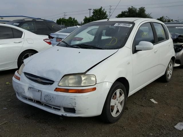 KL1TD66616B560596 - 2006 CHEVROLET AVEO BASE Biały zdjęcie 2