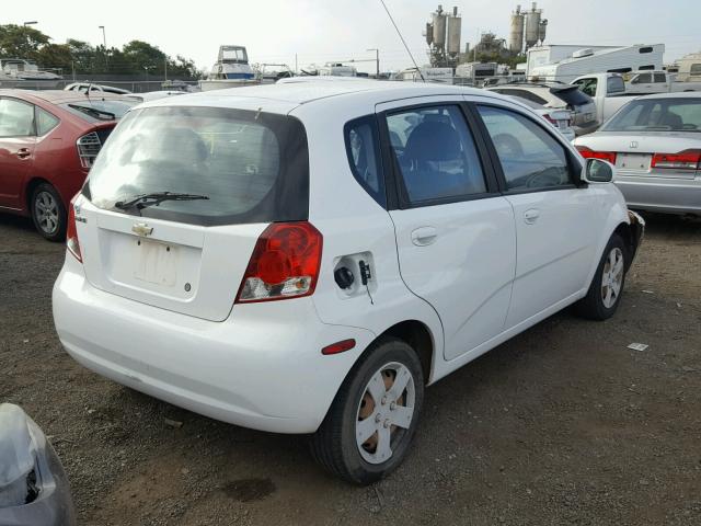 KL1TD66616B560596 - 2006 CHEVROLET AVEO BASE Biały zdjęcie 4