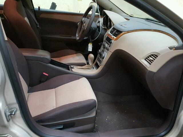 1G1ZC5EB0AF147660 - 2010 CHEVROLET MALIBU 1LT 金色 照片 5