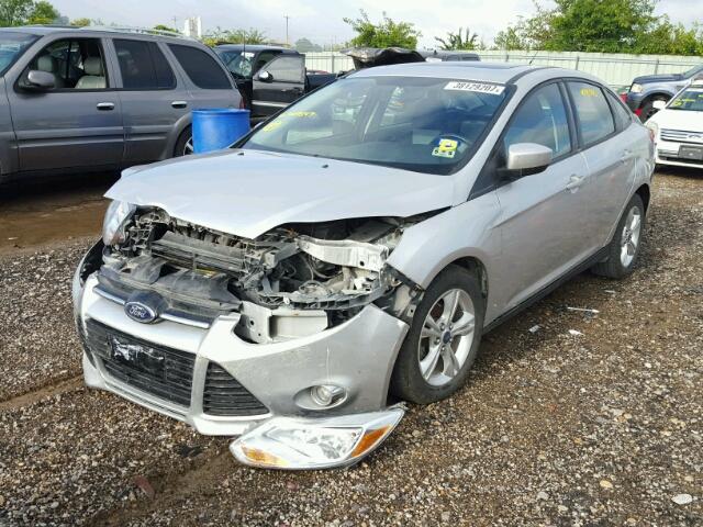 1FAHP3F25CL409547 - 2012 FORD FOCUS SILVER photo 2