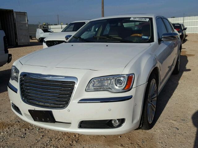 2C3CCAET6CH273946 - 2012 CHRYSLER 300C WHITE photo 2