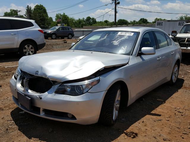 WBANB33585CN67925 - 2005 BMW 545 I GRAY photo 2