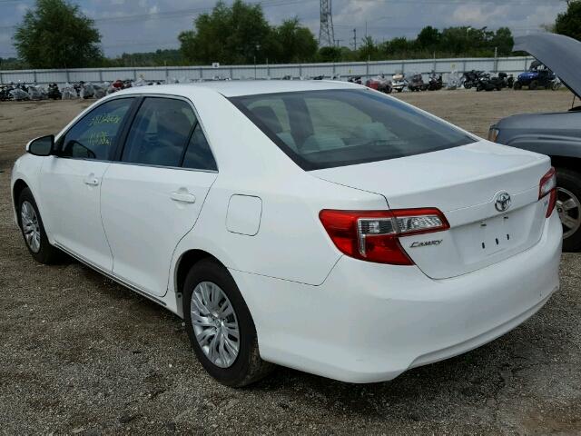 4T1BF1FK5CU524940 - 2012 TOYOTA CAMRY BASE WHITE photo 3