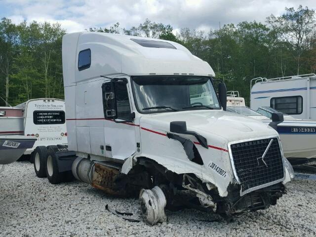 4V4NC9EHXEN159770 - 2014 VOLVO VN VNL WHITE photo 1