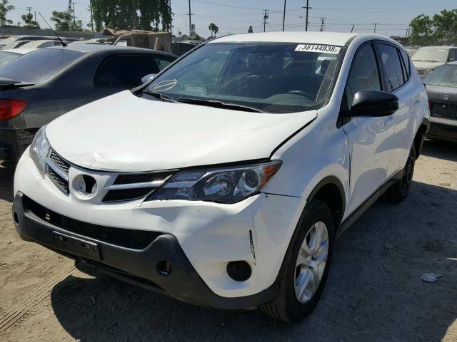 JTMZFREV9FJ036416 - 2015 TOYOTA RAV4 LE WHITE photo 2