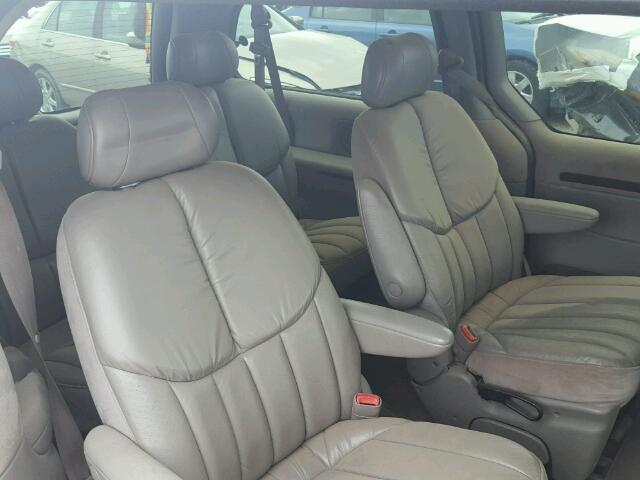 1C4GT64L8XB575636 - 1999 CHRYSLER TOWN & COU BLUE photo 6