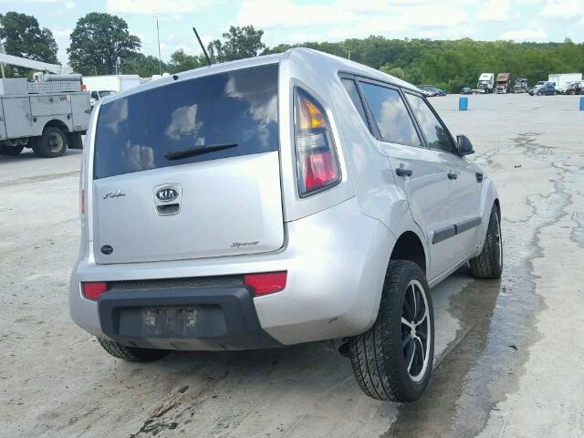 KNDJT2A17B7715043 - 2011 KIA SOUL SILVER photo 4