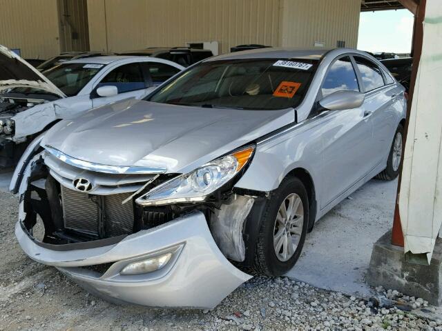 5NPEB4AC2DH709005 - 2013 HYUNDAI SONATA GLS SILVER photo 2