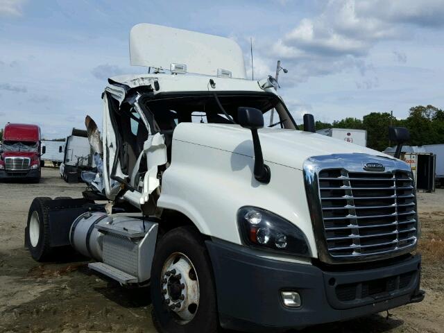 1FUBGDDV9CSBD7018 - 2012 FREIGHTLINER CASCADIA 1 WHITE photo 1