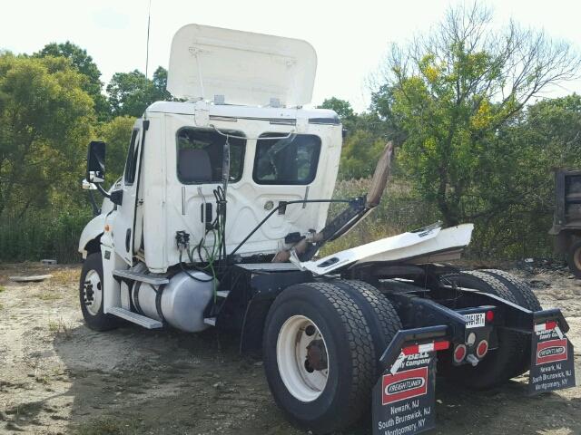 1FUBGDDV9CSBD7018 - 2012 FREIGHTLINER CASCADIA 1 WHITE photo 3