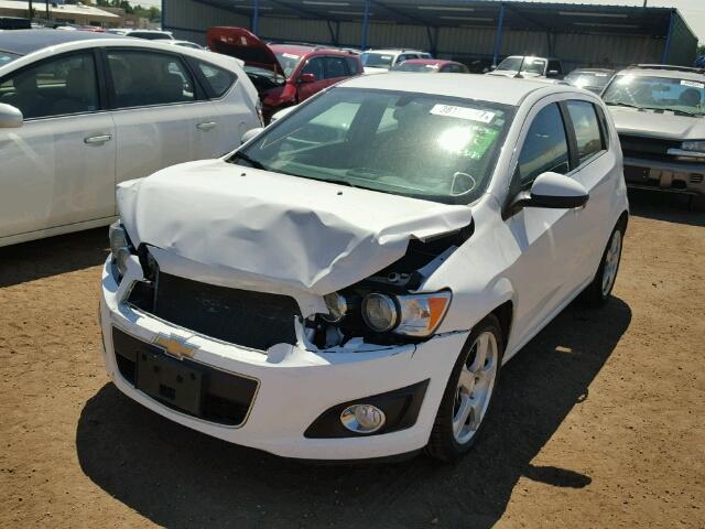 1G1JE6SB1F4208194 - 2015 CHEVROLET SONIC LTZ WHITE photo 2