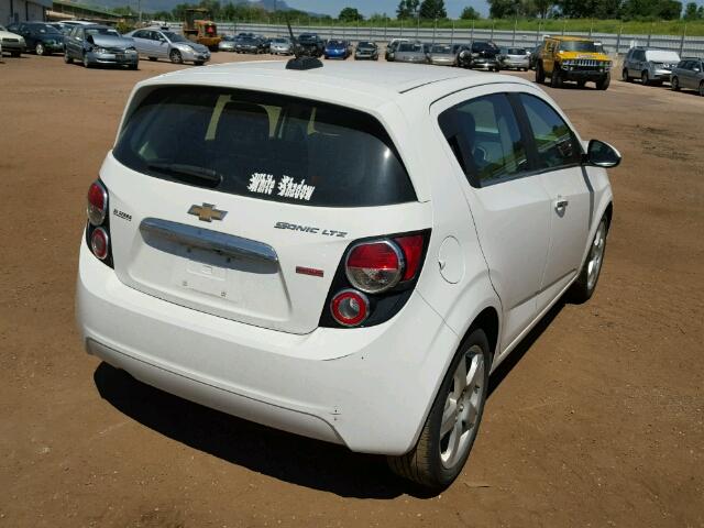 1G1JE6SB1F4208194 - 2015 CHEVROLET SONIC LTZ WHITE photo 4