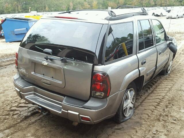 1GNDT13S352117909 - 2005 CHEVROLET TRAILBLAZE GRAY photo 4