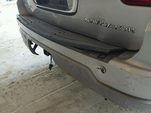 5LMFU28RX4LJ13660 - 2004 LINCOLN NAVIGATOR 银色 照片 9