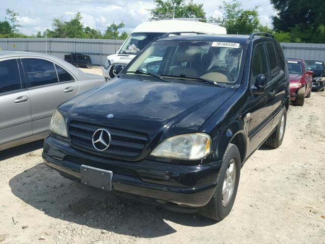 4JGAB54E0YA183211 - 2000 MERCEDES-BENZ ML 320 BLACK photo 2