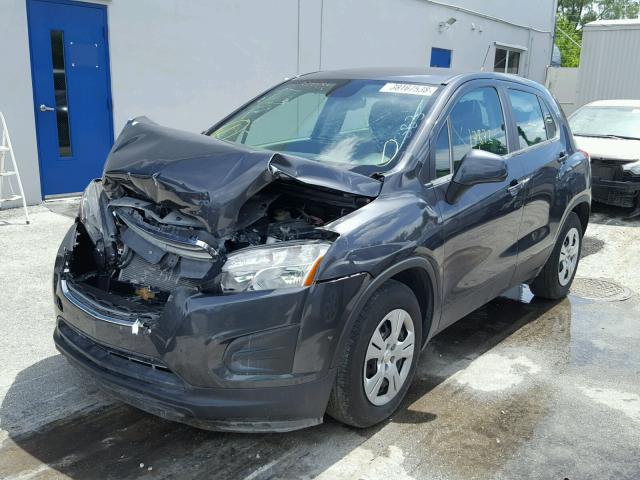 3GNCJKSBXGL235126 - 2016 CHEVROLET TRAX LS GRAY photo 2