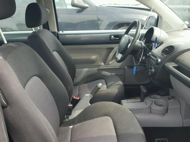 3VWBK21C63M409061 - 2003 VOLKSWAGEN NEW BEETLE ნაცრისფერი ფოტო 5