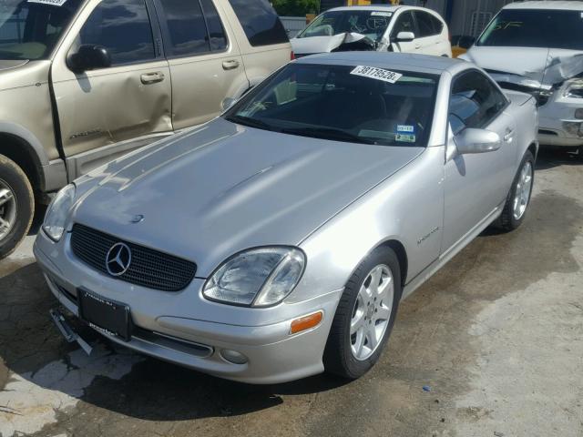 WDBKK49F03F274476 - 2003 MERCEDES-BENZ SLK 230 KO SILVER photo 2