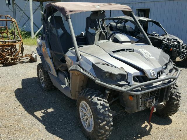 3JBKKXN11CJ000365 - 2012 CAN-AM COMMANDER SILVER photo 1