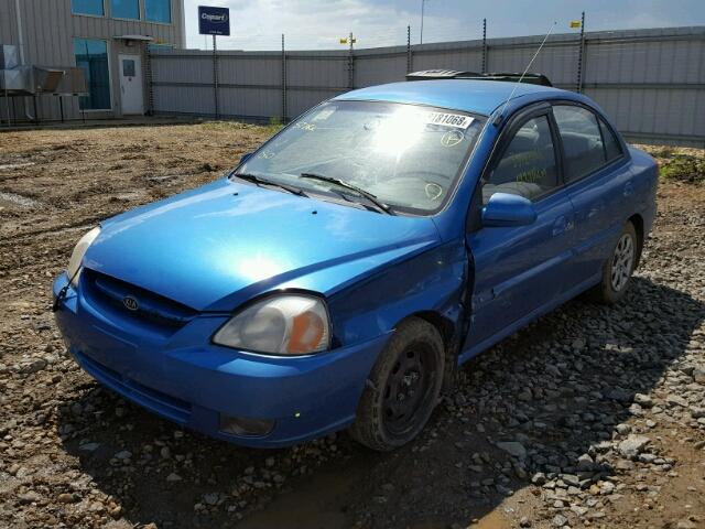 KNADC125236262933 - 2003 KIA RIO BLUE photo 2