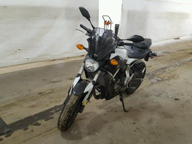 JYARM06E2FA000871 - 2015 YAMAHA FZ07 WHITE photo 2