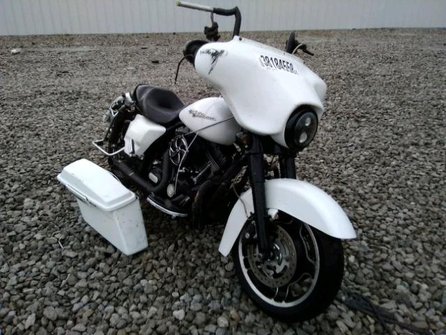 1HD1KB414BB612415 - 2011 HARLEY-DAVIDSON FLHX WHITE photo 1