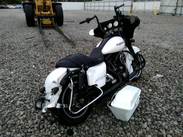 1HD1KB414BB612415 - 2011 HARLEY-DAVIDSON FLHX WHITE photo 4