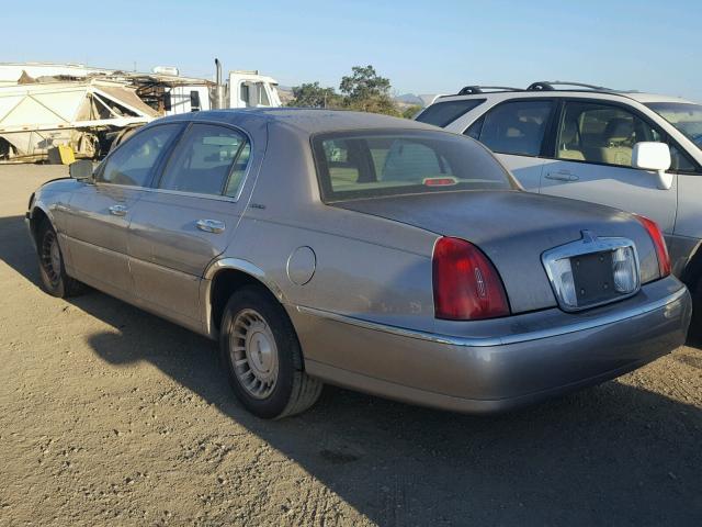 1LNHM81W9XY678522 - 1999 LINCOLN TOWN CAR E BEIGE photo 3