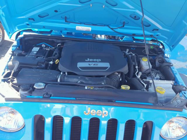 1C4AJWAG8HL725937 - 2017 JEEP WRANGLER S 蓝色 照片 7