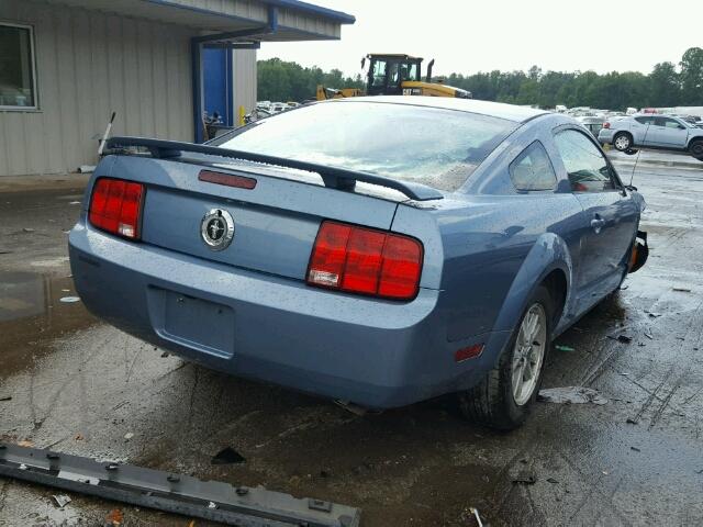 1ZVFT80N255161999 - 2005 FORD MUSTANG BLUE photo 4