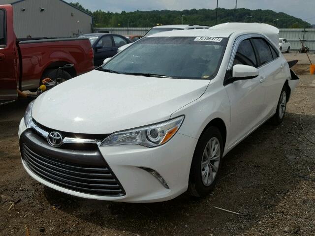 4T1BF1FKXGU137726 - 2016 TOYOTA CAMRY LE WHITE photo 2