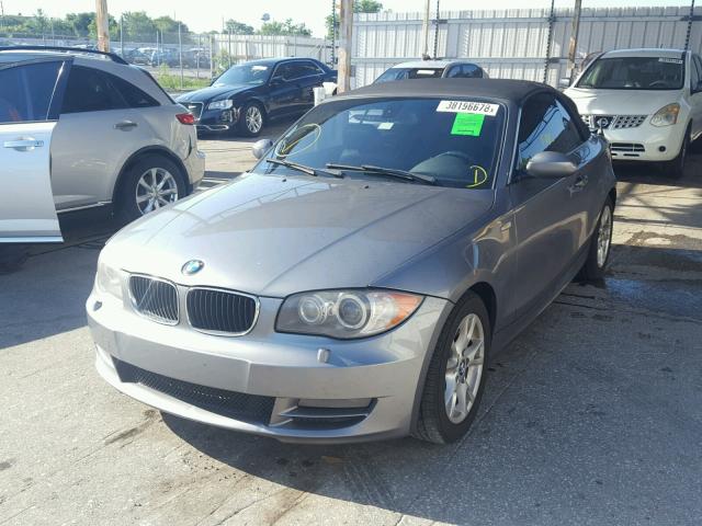 WBAUN135X9VH81366 - 2009 BMW 128 I GRAY photo 2