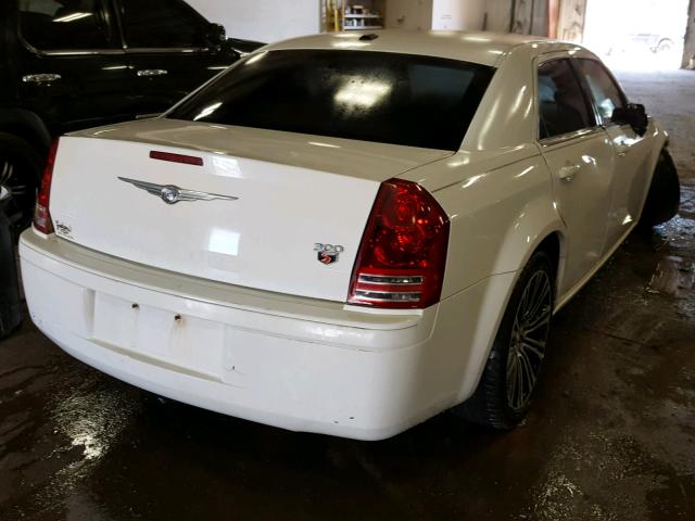 2C3CA2CV2AH262245 - 2010 CHRYSLER 300 S WHITE photo 4